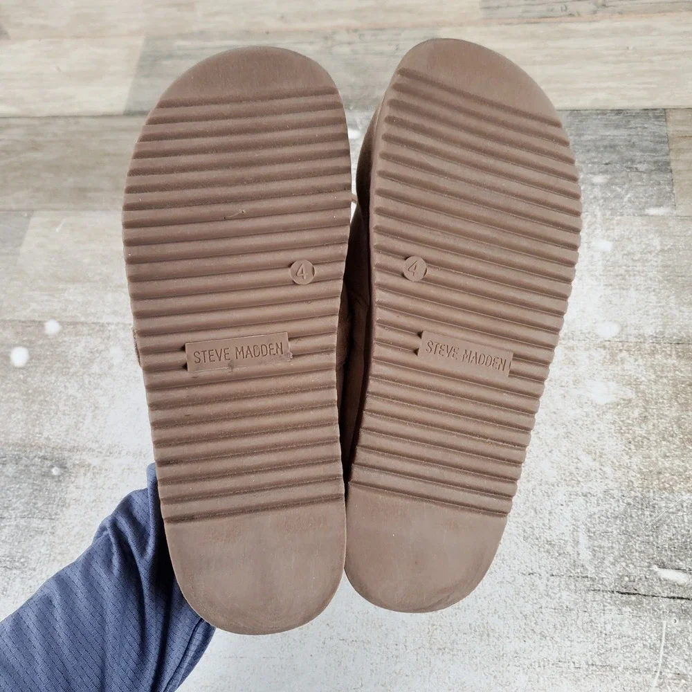Steve Madden TREAT Kids Clogs Sz 4 M Taupe‎ Suede Beaded Fringe Buckle Strap